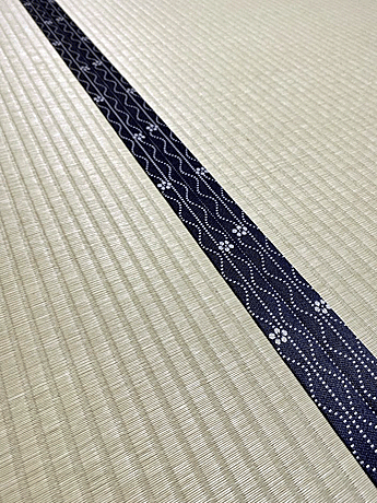 ���@�ɔw��