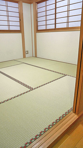 ��q������