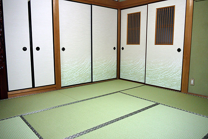 ��E������