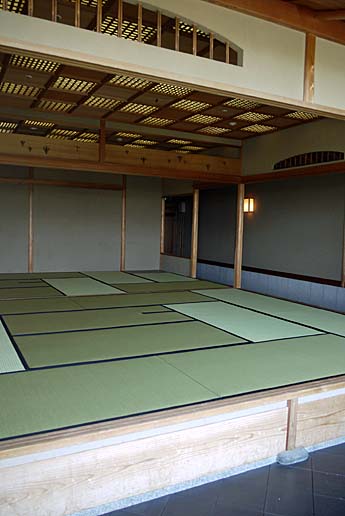 �\�ց@������