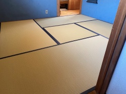 �������a��