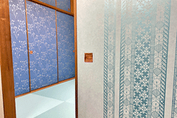 ������@���F